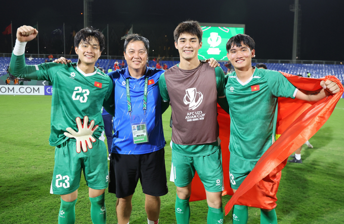 Lộ bí mật: Hotboy Cao Văn Bình được "nhắc bài" để cản phá xuất thần trước U23 Hàn Quốc ở U23 châu Á- Ảnh 2.