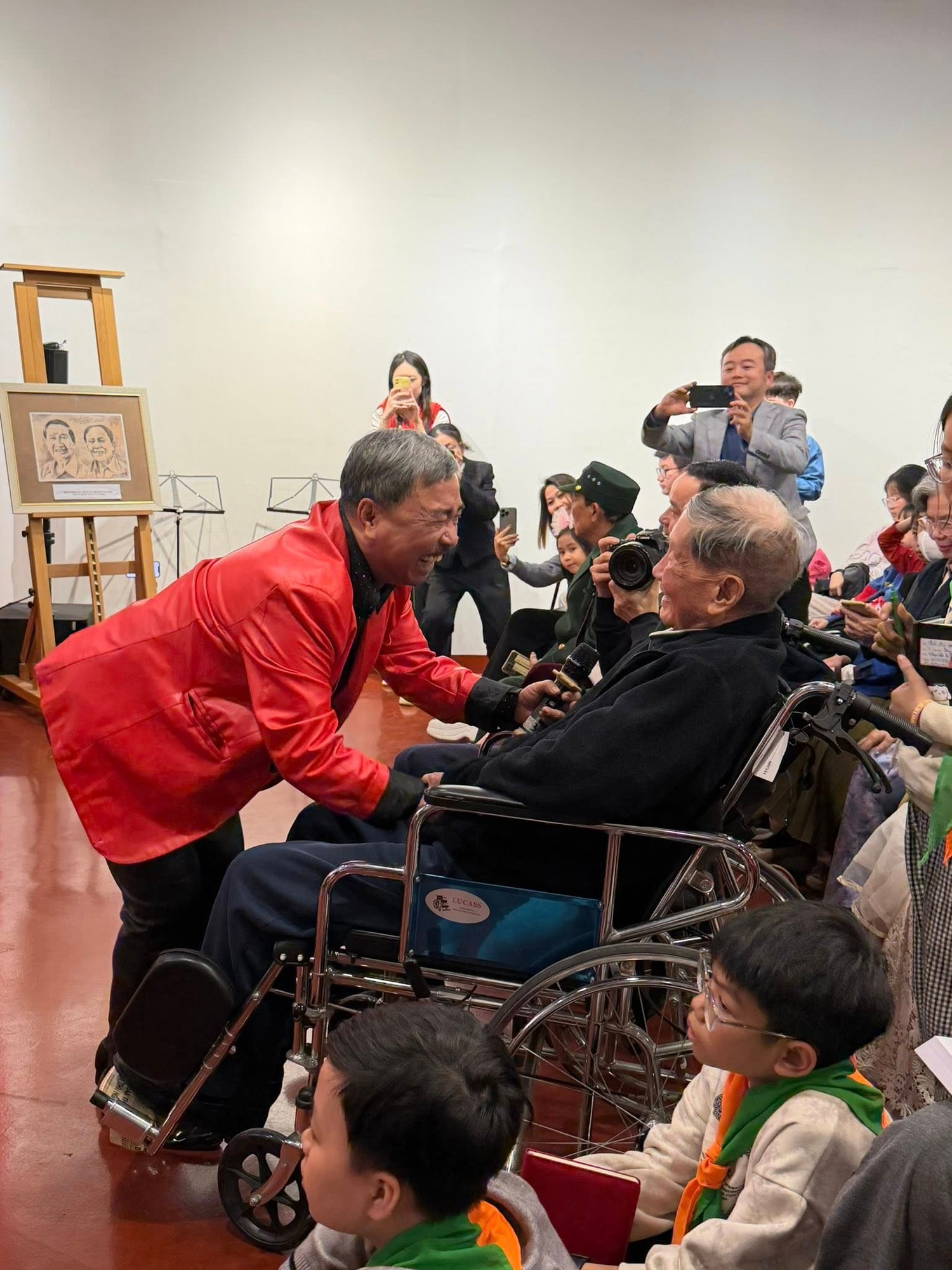 Nhạc sĩ ở nhà tập thể phố Vạn Bảo, Hà Nội: U100 vẫn nhận giải thưởng khủng và mối tình sâu nặng với vợ - Ảnh 3. Nhạc sĩ ở nhà tập thể phố Vạn Bảo, Hà Nội: U100 vẫn nhận giải thưởng khủng và mối tình sâu nặng với vợ - Ảnh 3.