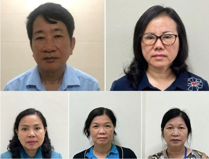 Nh&oacute;m cựu l&atilde;nh đạo Bệnh viện hầu t&ograve;a trong vụ &aacute;n tham nhũng nhận hối lộ h&agrave;ng chục tỷ đồng - Ảnh 2.