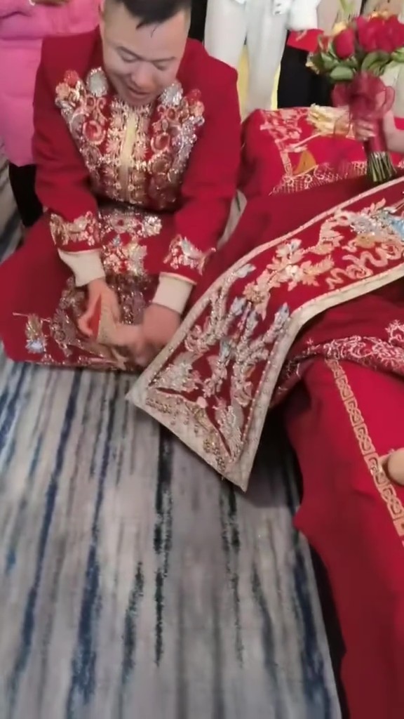 Đám cưới của Tôn Bằng và vợ kém 26 tuổi: Cô dâu lộ nhan sắc thật qua cam thường- Ảnh 4.