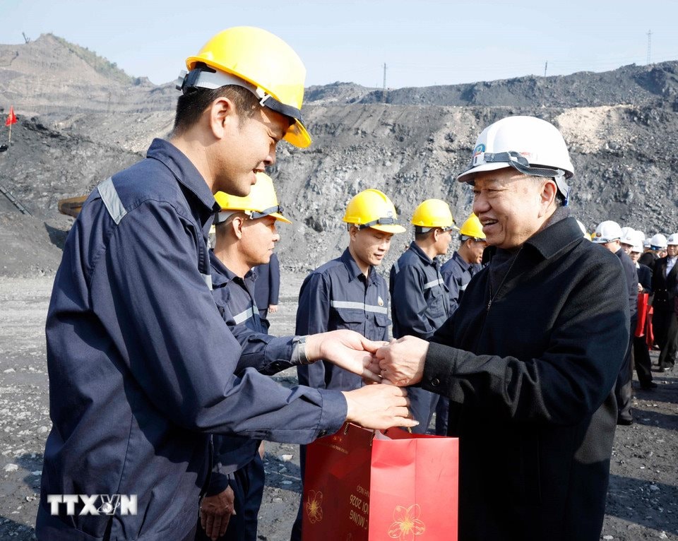 Tổng Bí thư, Thủ tướng thăm DN khai thác gần 3 triệu tấn "vàng đen" của VN, có doanh thu 5.200 tỷ đồng - Ảnh 3.