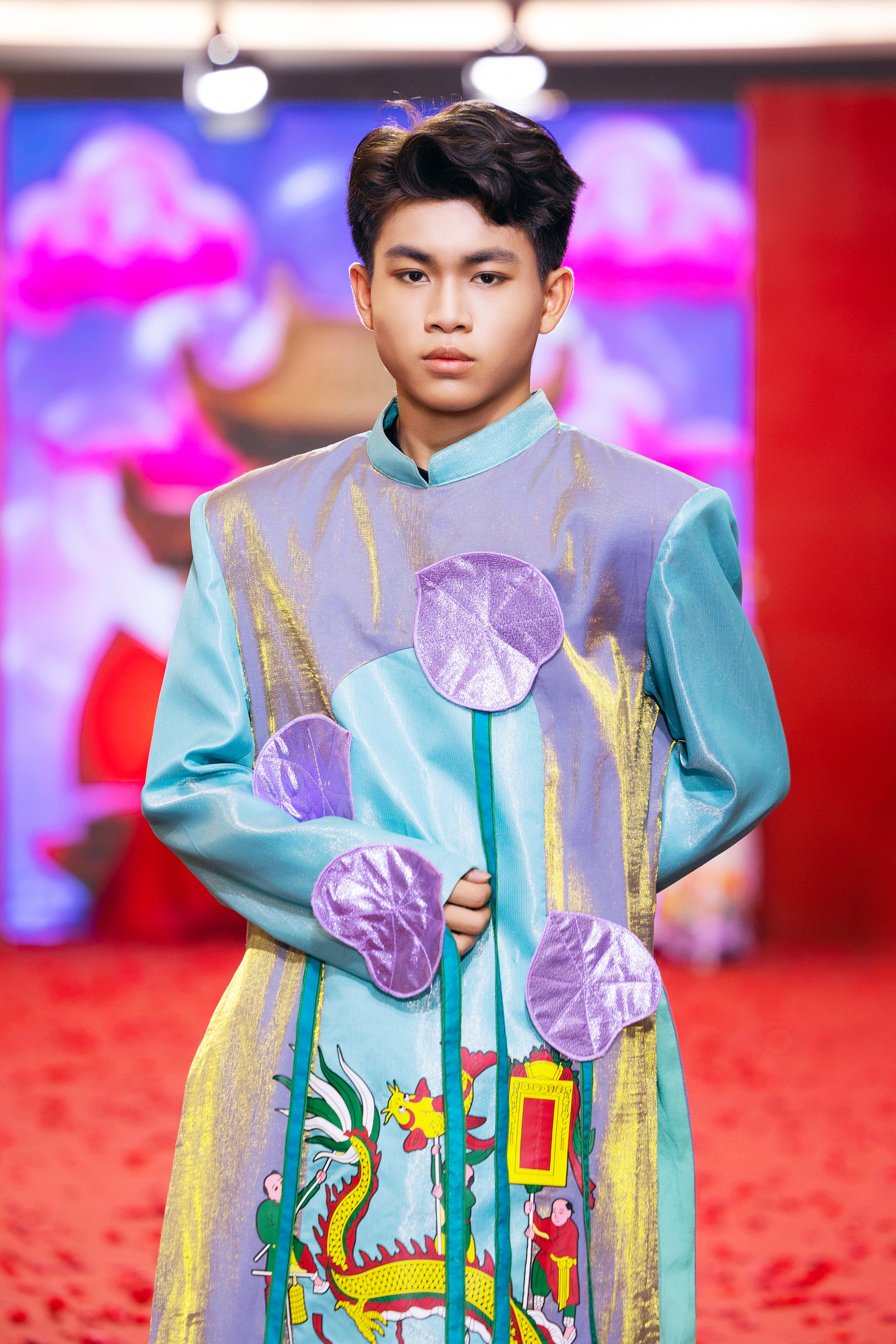 "Người mẫu triển vọng của năm" 2025 trổ tài hát rap tại sân khấu Gala Chào Xuân 2026 - Ảnh 7.