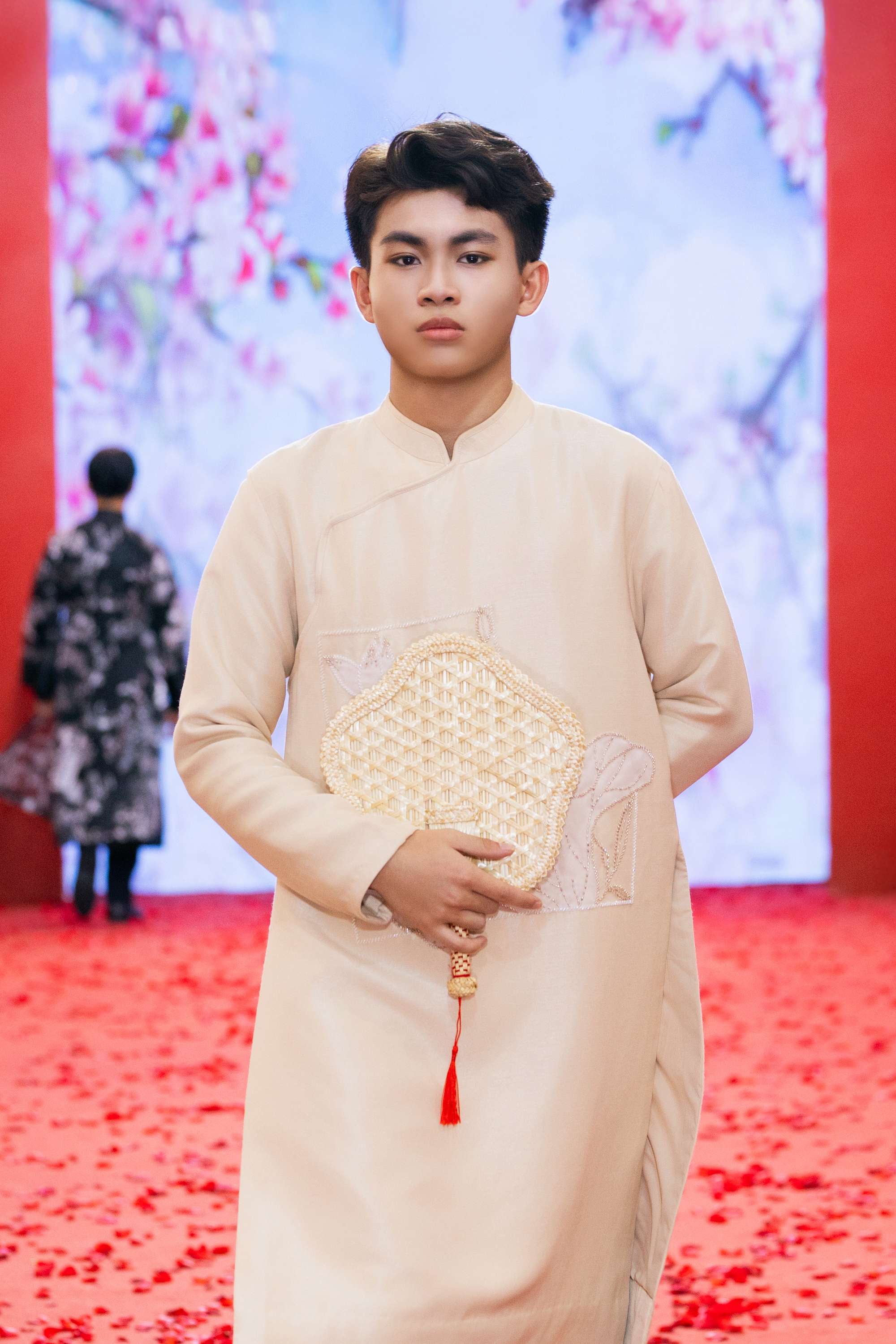 "Người mẫu triển vọng của năm" 2025 trổ tài hát rap tại sân khấu Gala Chào Xuân 2026 - Ảnh 9.