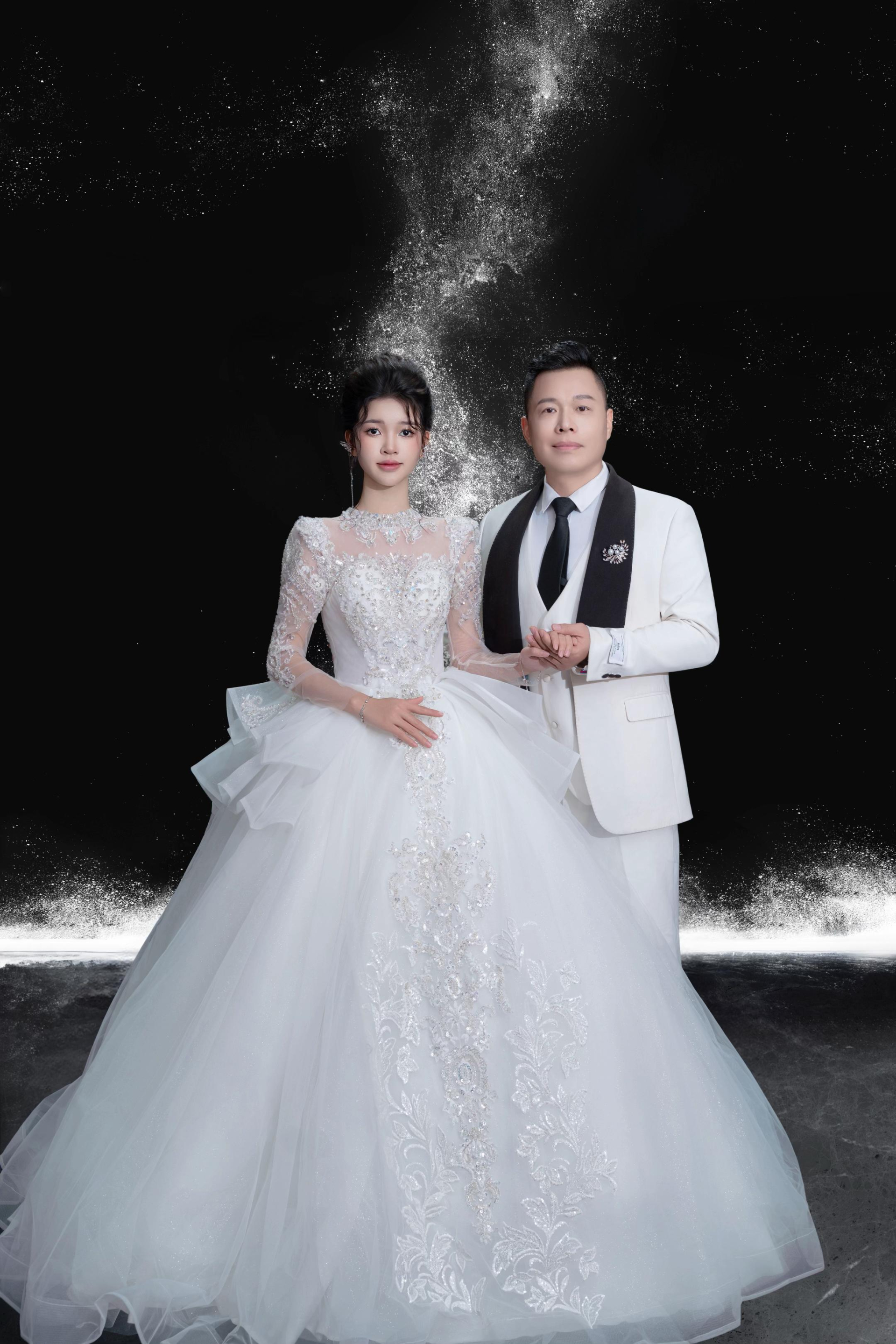 Đám cưới của Tôn Bằng và vợ kém 26 tuổi: Cô dâu lộ nhan sắc thật qua cam thường- Ảnh 6.