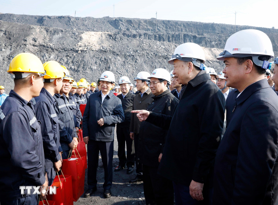 Tổng Bí thư Tô Lâm chúc Tết công nhân ngành than tại Quảng Ninh năm 2026 - Ảnh 1.