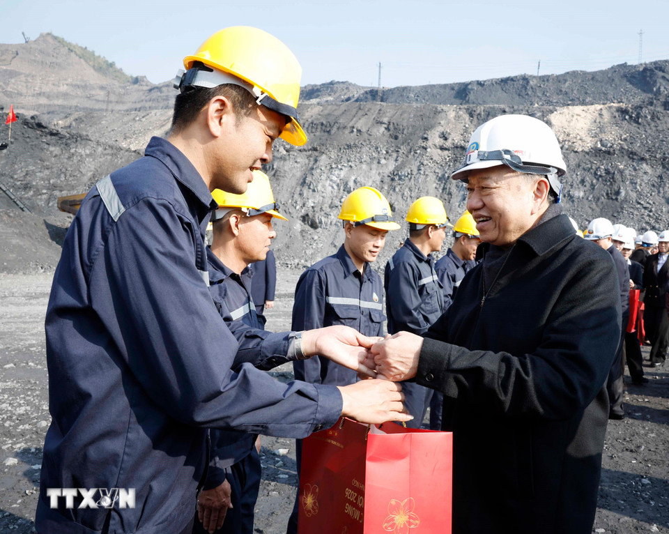 Tổng Bí thư Tô Lâm chúc Tết công nhân ngành than tại Quảng Ninh năm 2026 - Ảnh 2.