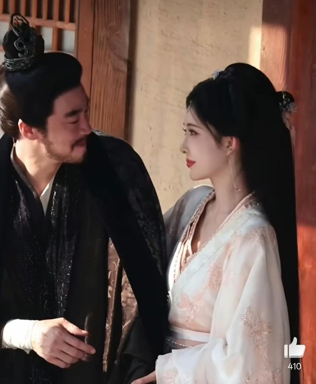 Lạy trời đừng cho mỹ nh&acirc;n gi&agrave; đắng n&agrave;y đ&oacute;ng thiếu nữ: Đẻ ra nữ ch&iacute;nh c&ograve;n được, tr&ecirc;u đ&ugrave;a kh&aacute;n giả hay g&igrave;- Ảnh 1.