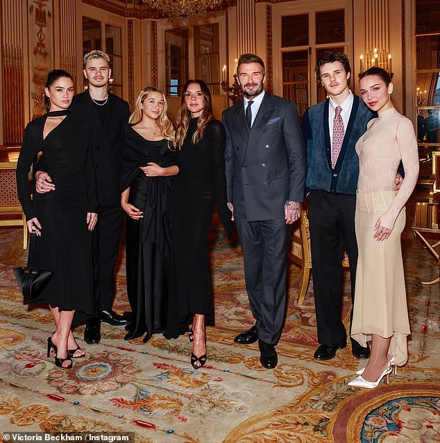 Thương Harper mới 14 tuổi phải đau lòng vì drama gia đình Beckham, Brooklyn đòi gặp em gái nhưng không muốn chạm mặt bố mẹ- Ảnh 6.