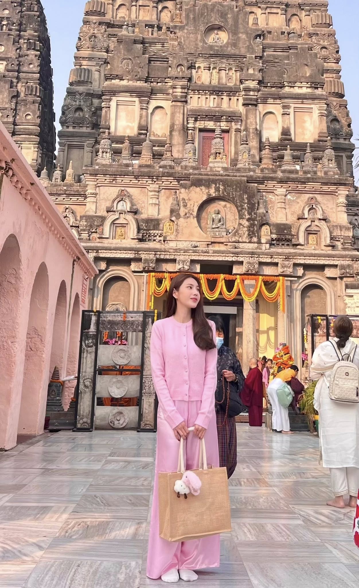 Ca sĩ Thủy Tiên sống hướng Phật sau ồn ào- Ảnh 1.