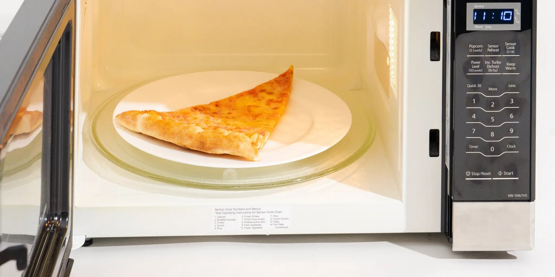 Tại sao lò vi sóng cần đĩa xoay để hâm nóng thức ăn hiệu quả hơn - Ảnh 2.