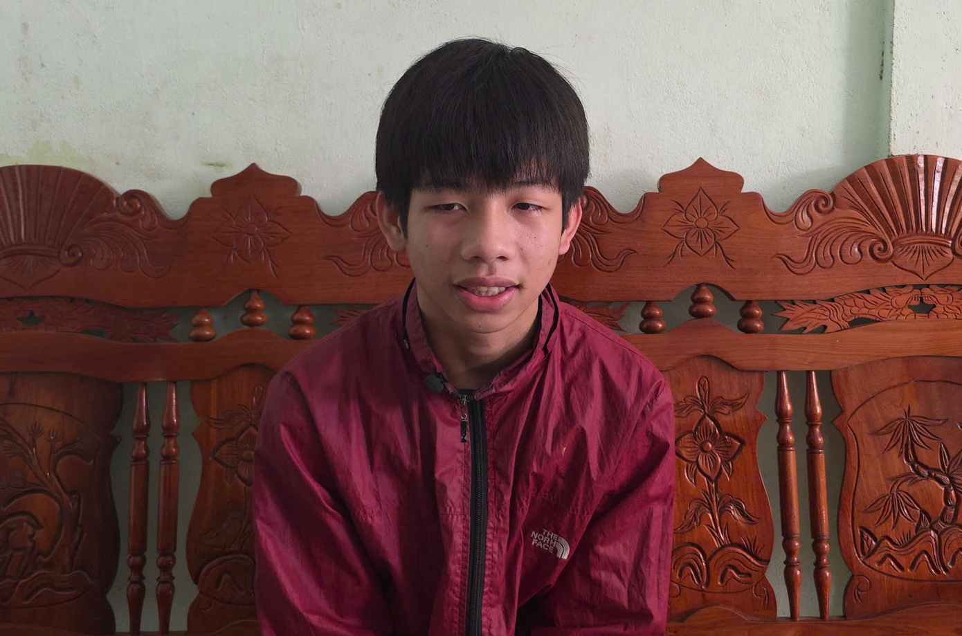 Khen thưởng nam sinh Nguyễn Thành Khang cứu phi công nhảy dù tại Đắk Lắk - Ảnh 2.