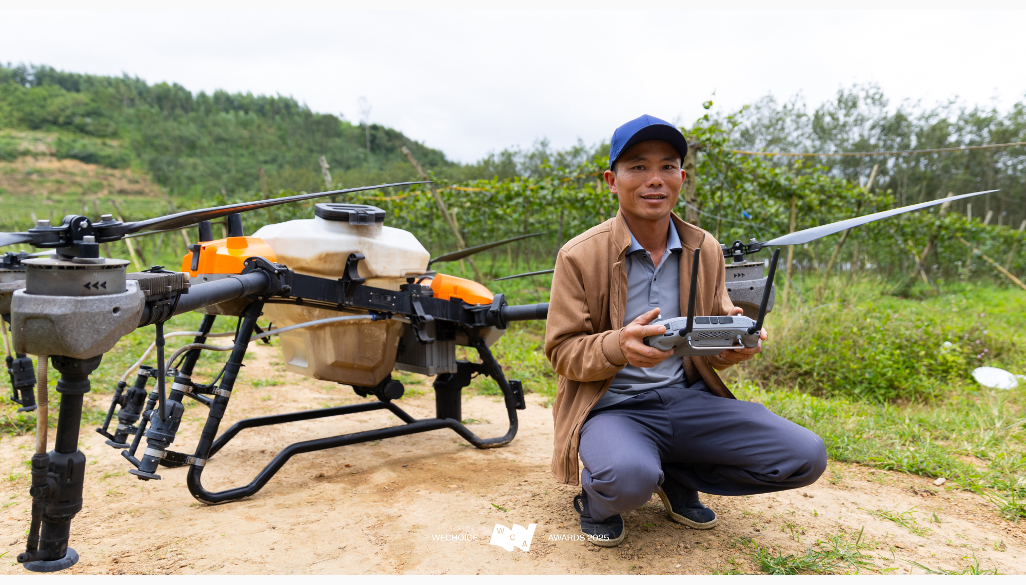Không có phương án B: Cuộc cứu người phi thường giữa dòng lũ bằng chiếc drone phun thuốc- Ảnh 18.
