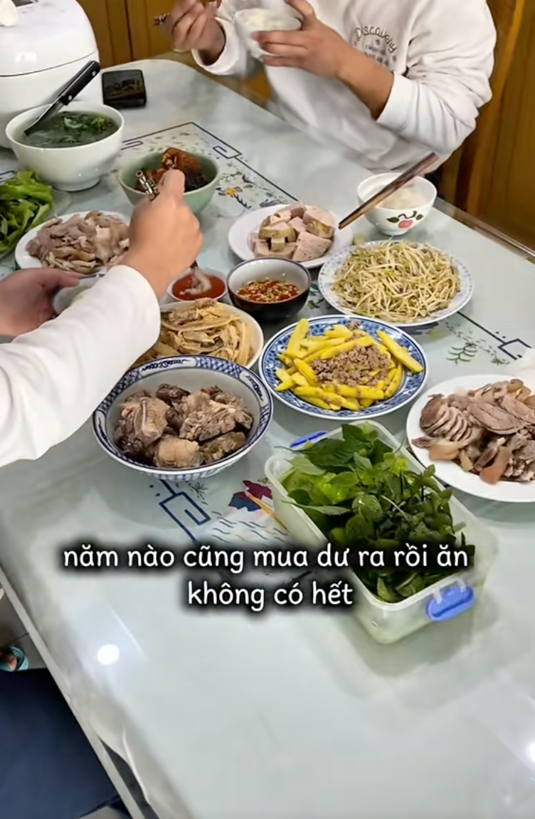 Làm dâu 5 năm, vợ Hà Nội biếu Tết nội - ngoại 3 triệu: Hai nhà chưa nói gì, toàn người ngoài vào "phán" - Ảnh 6.