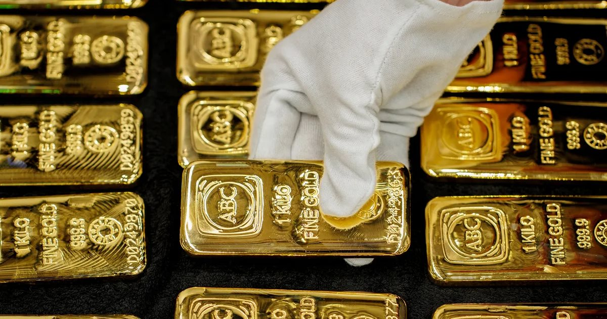 SỐC: Gi&aacute; v&agrave;ng h&ocirc;m nay 28/1 vọt đỉnh "v&ocirc; tiền kho&aacute;ng hậu", mốc 200 triệu đồng liệu c&oacute; xa vời? - Ảnh 1.