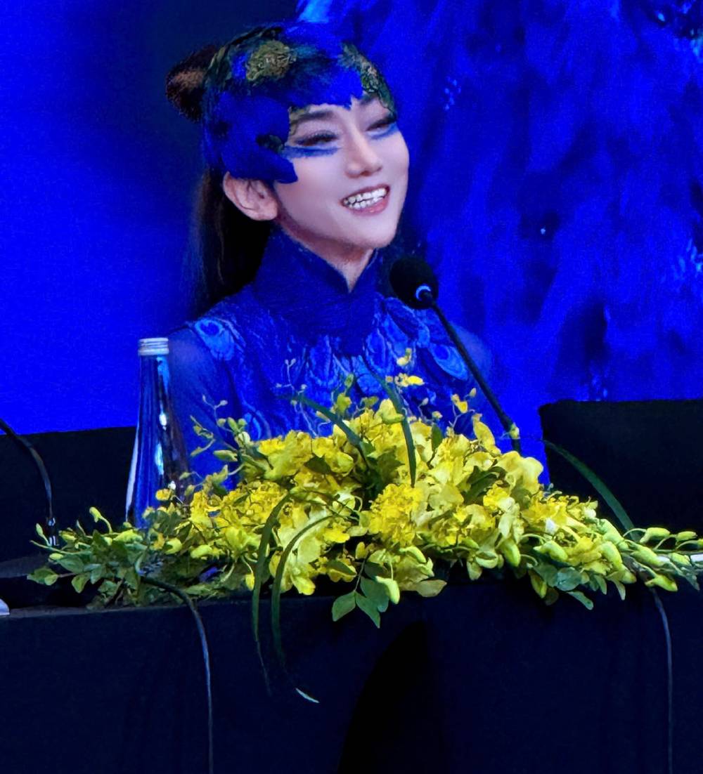 "Khổng Tước" Dương Lệ Bình tuổi 68: Cân nặng của tôi khoảng 42 đến 44 cân, ngày nào tôi cũng cân - Ảnh 2.