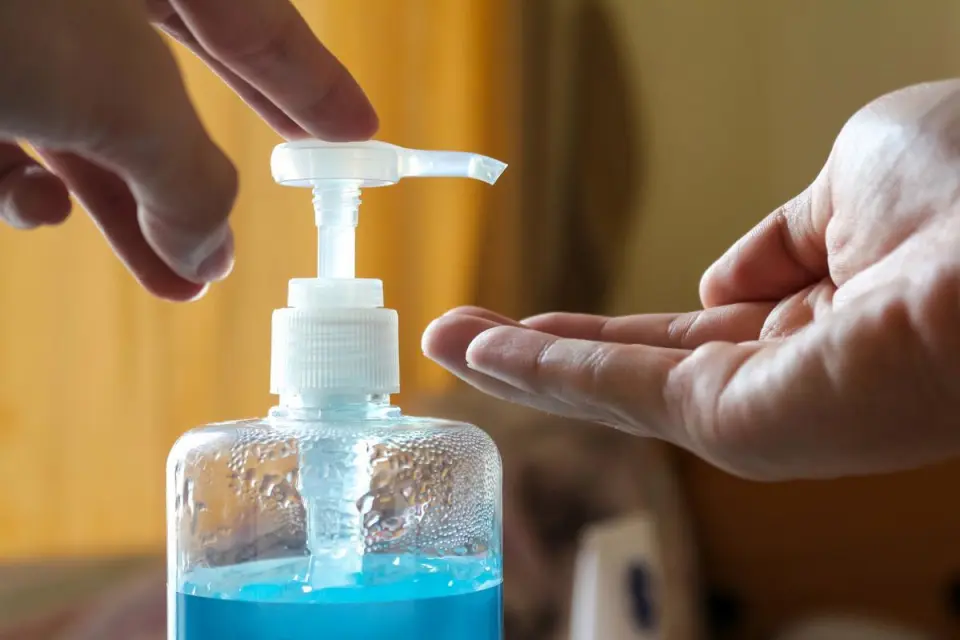 Bác sĩ khuyến cáo các gia đình nên chuẩn bị 5 vật dụng bảo hộ thiết yếu để phòng chống virus Nipah- Ảnh 4.