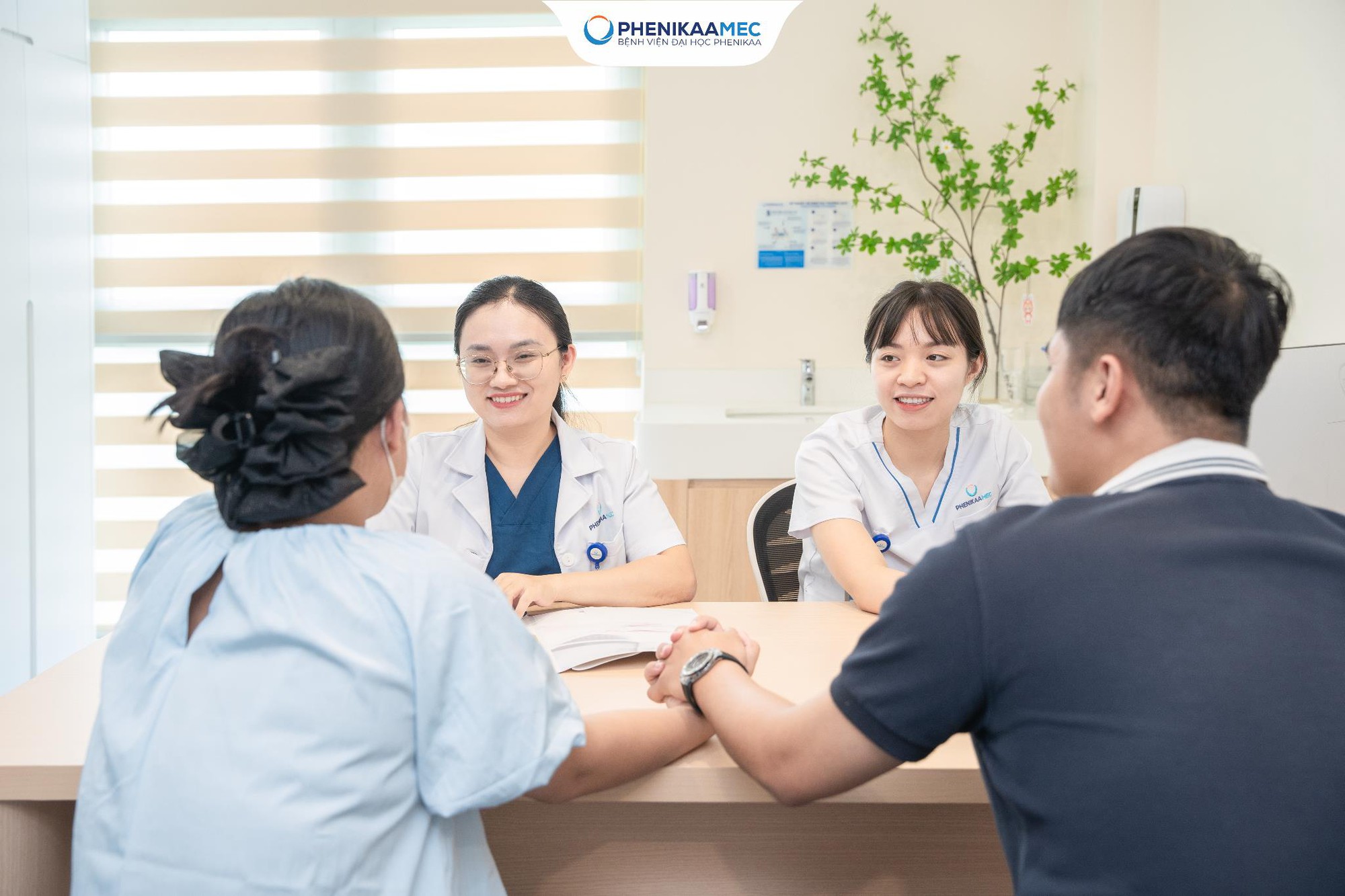 Kỹ thu&acirc;̣t n&ocirc;̣i soi bu&ocirc;̀ng &ocirc;́i d&acirc;̃n lưu dịch màng ph&ocirc;̉i: Trao hi vọng cho thai nhi bị tràn dịch b&acirc;̉m sinh - Ảnh 2.