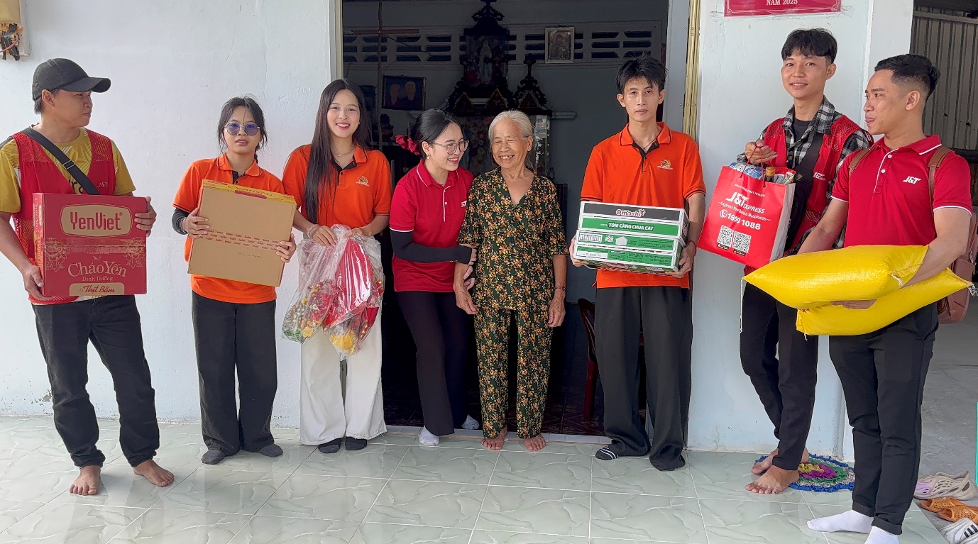 Xu&acirc;n Y&ecirc;u Thương &ndash; H&agrave;nh tr&igrave;nh lan tỏa y&ecirc;u thương - Ảnh 1.