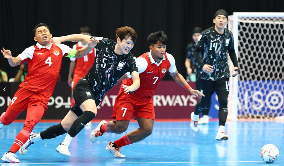 Giải ch&acirc;u &Aacute;: Thắng 5-0 H&agrave;n Quốc, tuyển Indonesia "chạm một tay" v&agrave;o tấm v&eacute; tứ kết - Ảnh 1.