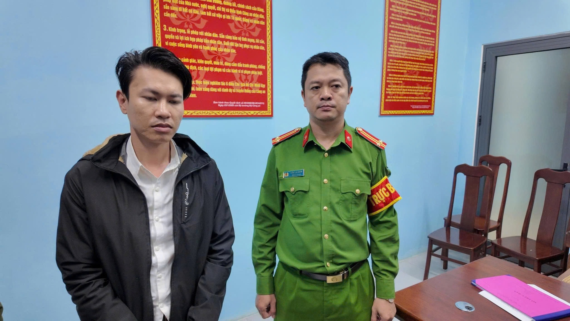 Bắt tạm giam người đánh tài xế ô tô gây rối trật tự công cộng tại Đà Nẵng - Ảnh 2.