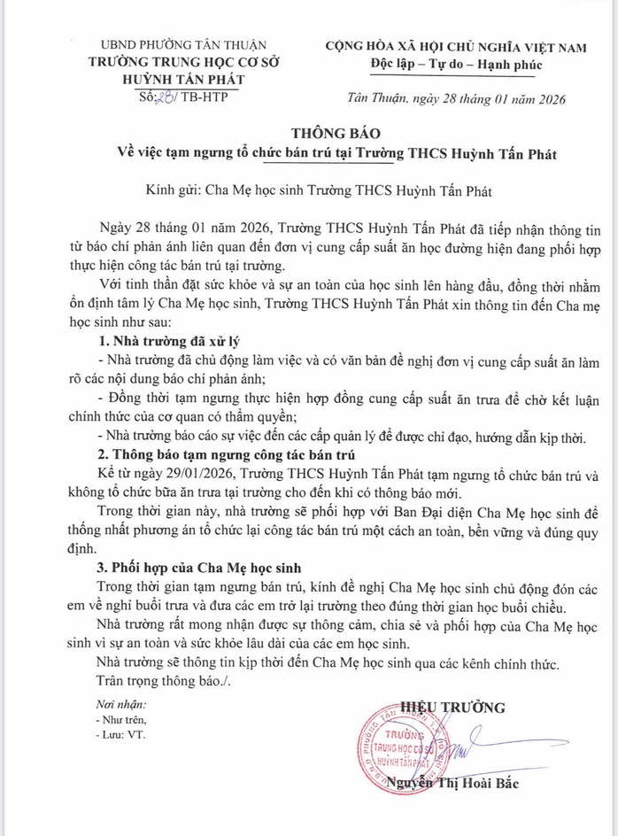 Nhiều trường học ở TPHCM tạm ngưng bán trú sau nghi vấn thực phẩm không an toàn  - Ảnh 1.