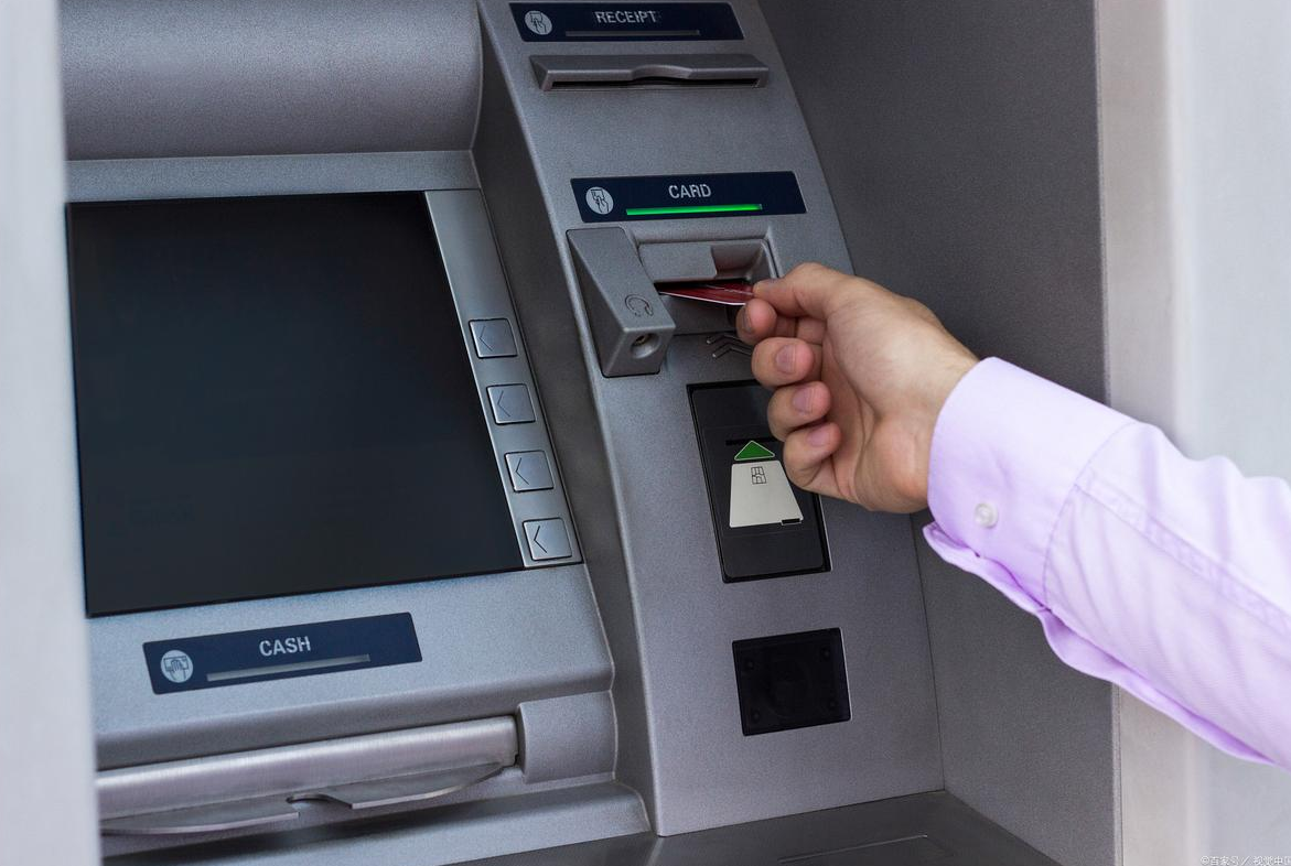 Ph&aacute;t hiện 38 triệu đồng tiền mặt bỏ qu&ecirc;n ở c&acirc;y ATM: Sự việc g&acirc;y ch&uacute; &yacute; - Ảnh 2.