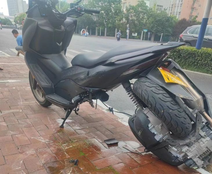 Xe tay ga 300cc gi&aacute; chỉ hơn 70 triệu, bảo h&agrave;nh tận 6 năm: "M&oacute;n hời" thế kỷ hay "c&uacute; lừa" từ h&atilde;ng xe Trung Quốc? - Ảnh 4.