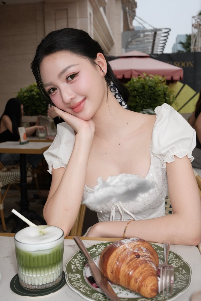 Á hậu Cẩm Ly trắng phát sáng, chân dài như 