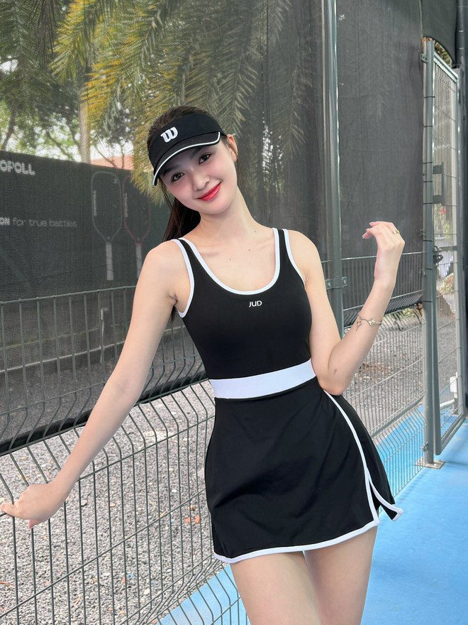 Á hậu Cẩm Ly trắng phát sáng, chân dài như 