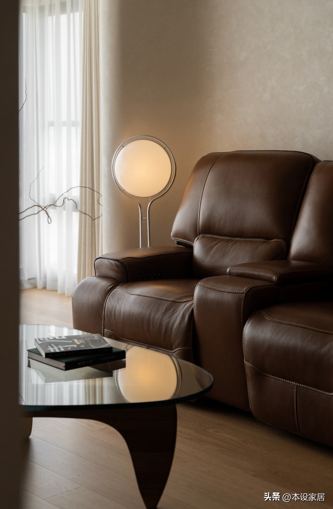 Cặp vợ chồng 70 tuổi sở hữu căn hộ gây sốt mạng xã hội: Chỉ riêng phòng khách đã được sao chép hàng loạt vì quá tinh tế- Ảnh 3.