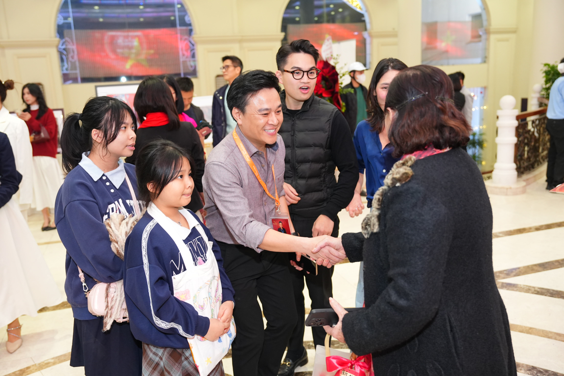 Đêm nhạc giao lưu văn hóa Việt – Trung quy tụ nhiều nghệ sĩ hai nước tại Hà Nội - Ảnh 6.