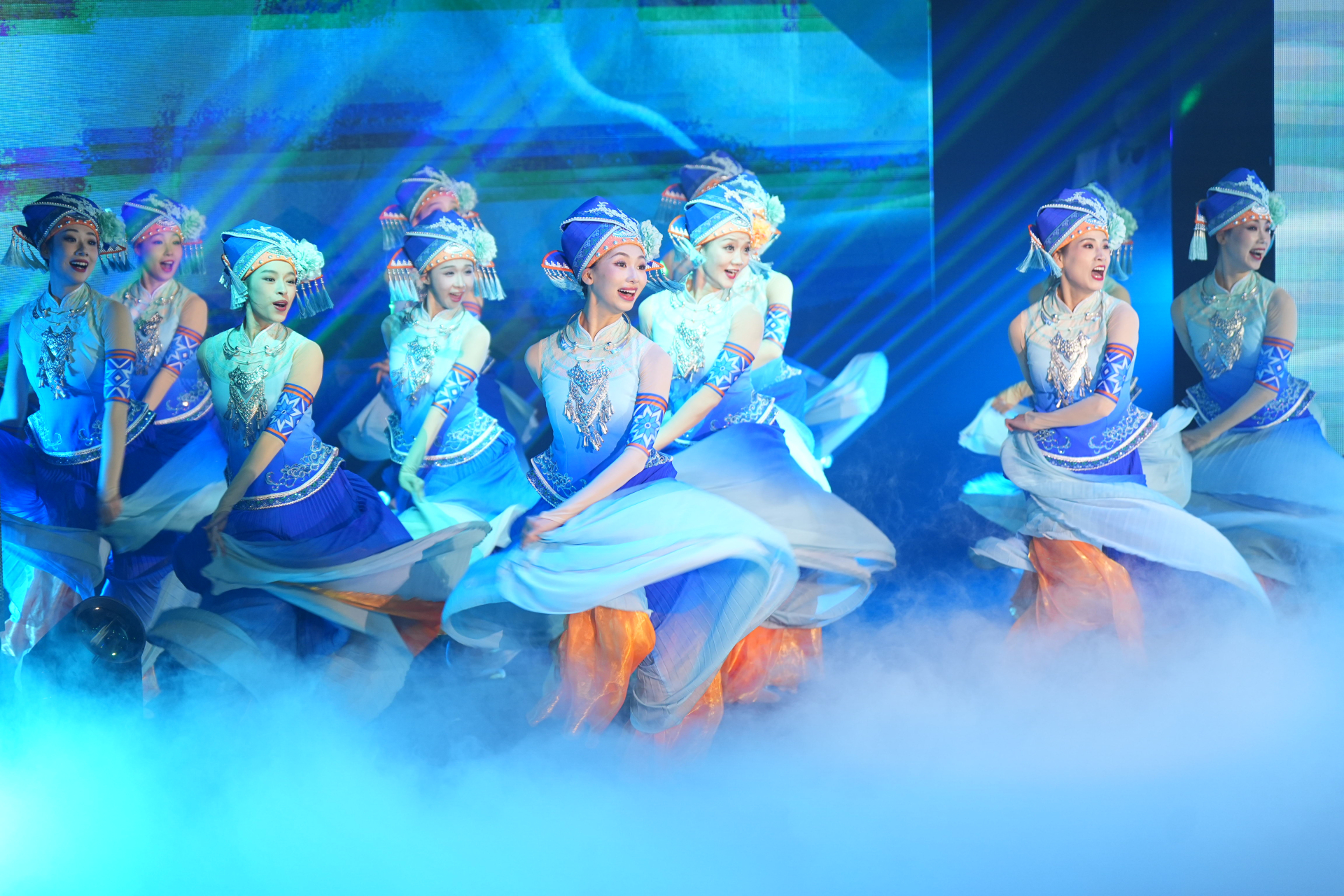 Đêm nhạc giao lưu văn hóa Việt – Trung quy tụ nhiều nghệ sĩ hai nước tại Hà Nội - Ảnh 2.