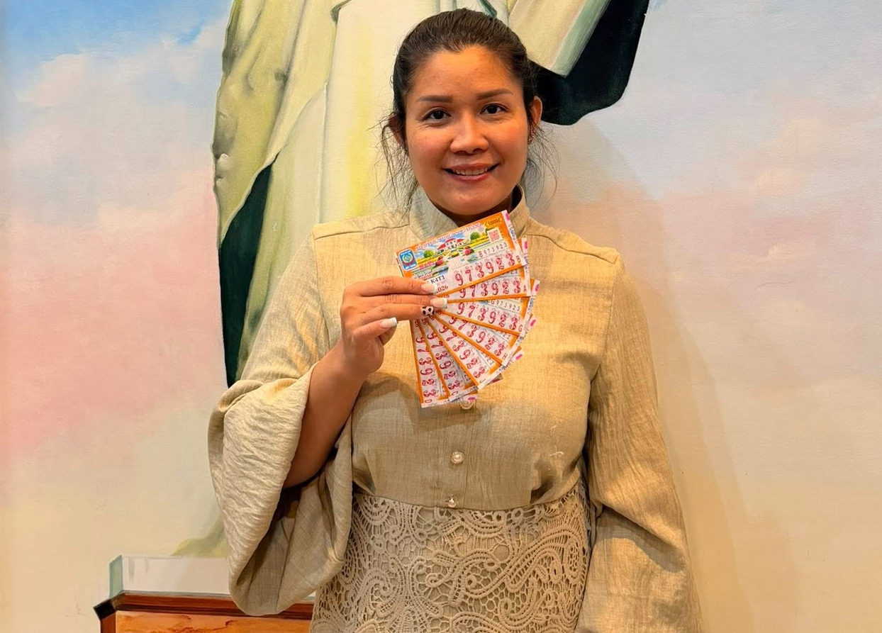 Xổ số miền Nam: Đại lý mang 10 tỉ đến nhà đổi thưởng cho khách trúng độc đắc - Ảnh 1. Xổ số miền Nam: Đại lý mang 10 tỉ đến nhà đổi thưởng cho khách trúng độc đắc - Ảnh 1.