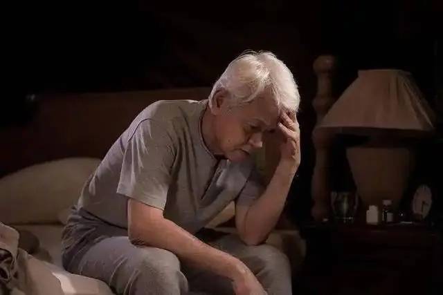 Ngủ Lúc 10 Giờ Tối Chưa Chắc Đã Tốt: Bác Sĩ Cảnh Báo 1 Sai Lầm Phổ Biến Khiến Người Trên 65 Tuổi Càng Ngủ Càng Mệt- Ảnh 2. Ngủ Lúc 10 Giờ Tối Chưa Chắc Đã Tốt: Bác Sĩ Cảnh Báo 1 Sai Lầm Phổ Biến Khiến Người Trên 65 Tuổi Càng Ngủ Càng Mệt- Ảnh 2.