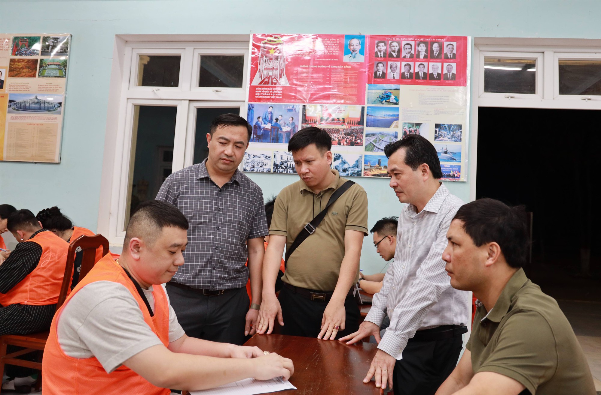 Băng nhóm lừa đảo quốc tế bị bắt giữ , chiếm đoạt 300 tỉ đồng tại Việt Nam - Ảnh 6.