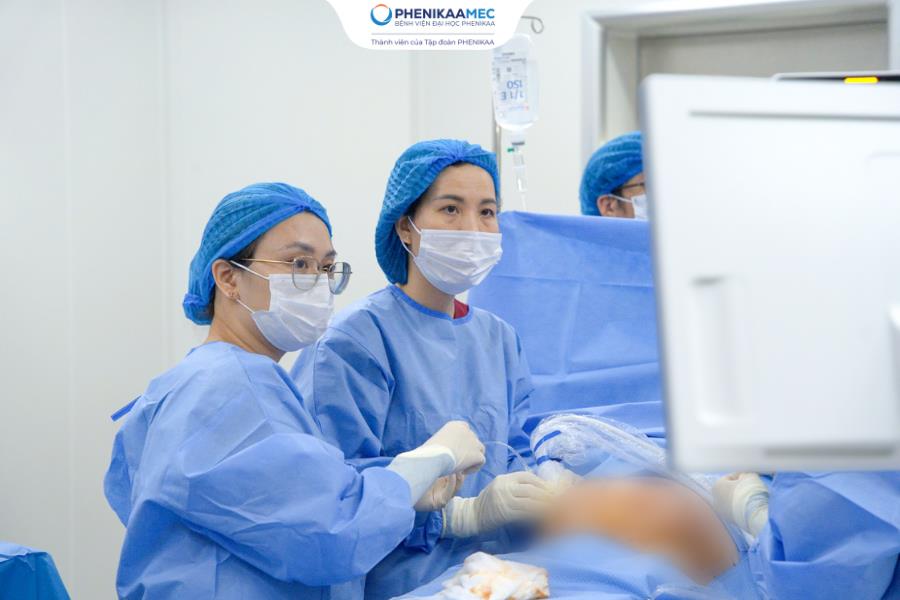 Nội Soi Buồng Ối Đốt Dây Rốn Bằng Laser Mở Ra Hy Vọng Cho Song Thai Nguy Cơ Cao - Ảnh 1.