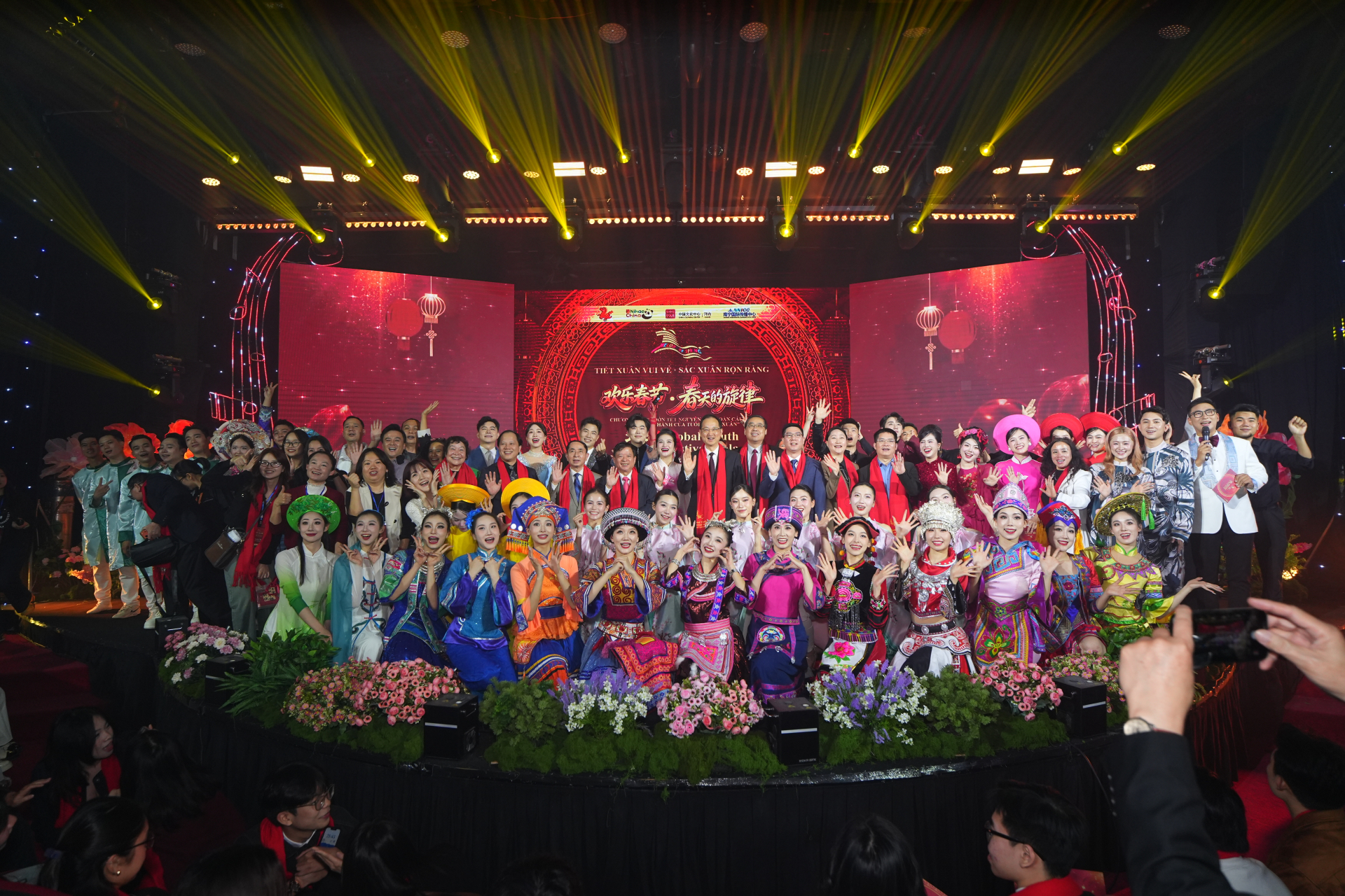 Đêm nhạc giao lưu văn hóa Việt – Trung quy tụ nhiều nghệ sĩ hai nước tại Hà Nội - Ảnh 1.
