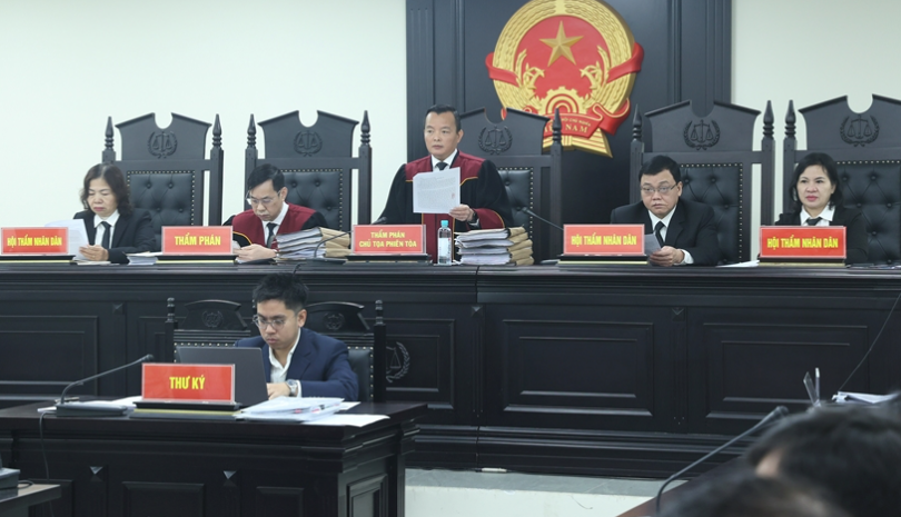 Cựu Viện trưởng Huỳnh Nguyễn Lộc phản b&aacute;c c&aacute;o buộc hối lộ 47 tỷ đồng trong phi&ecirc;n t&ograve;a - Ảnh 1.