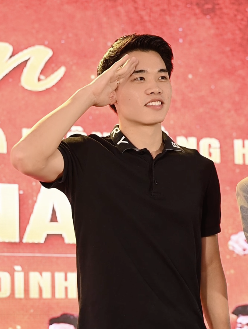 Đình Bắc kể nén đau thi đấu ở U23 châu Á, tái hiện màn ăn mừng ngạo nghễ trước gần 2000 bà con làng xóm- Ảnh 1.