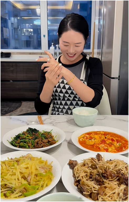 Người đ&agrave;n &ocirc;ng b&aacute;n v&agrave;ng tặng vợ, kiếm 5, 95 tỷ đồng trong 10 ph&uacute;t - Ảnh 3.