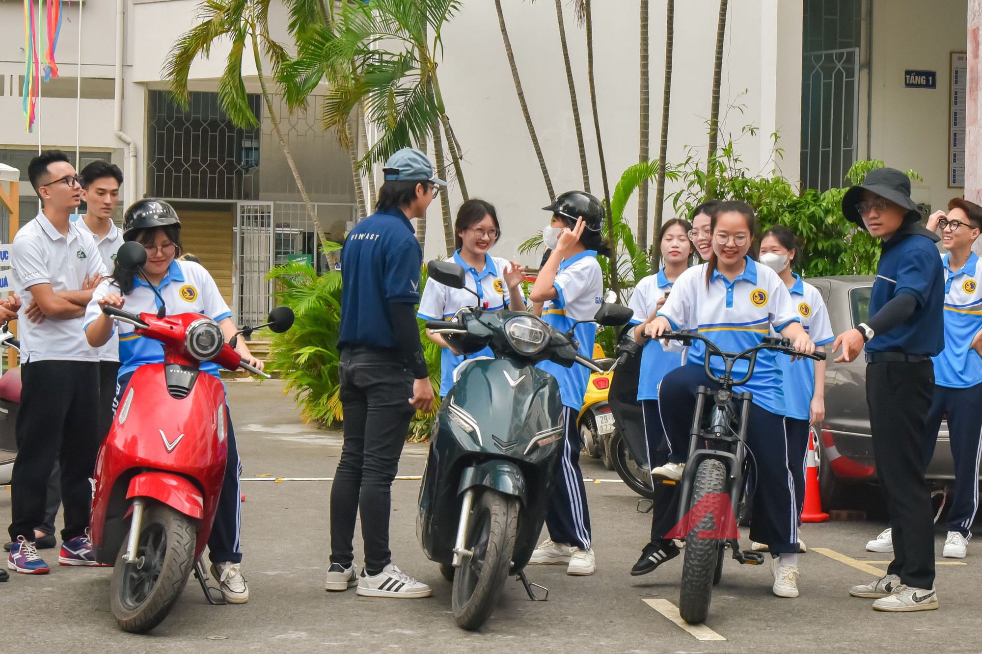 Xe m&aacute;y điện b&ugrave;ng nổ 2026: Cuộc chơi lớn bắt đầu, ai sẽ bị bỏ lại ph&iacute;a sau?- Ảnh 2.