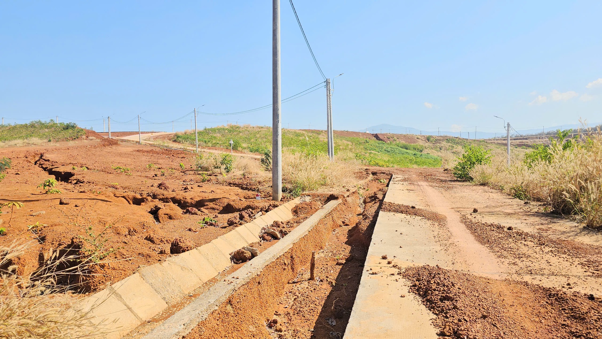 Dự án 60 tỉ đồng ở Quảng Ngãi xuống cấp nghiêm trọng sau khi hoàn thành - Ảnh 1. Dự án 60 tỉ đồng ở Quảng Ngãi xuống cấp nghiêm trọng sau khi hoàn thành - Ảnh 1.