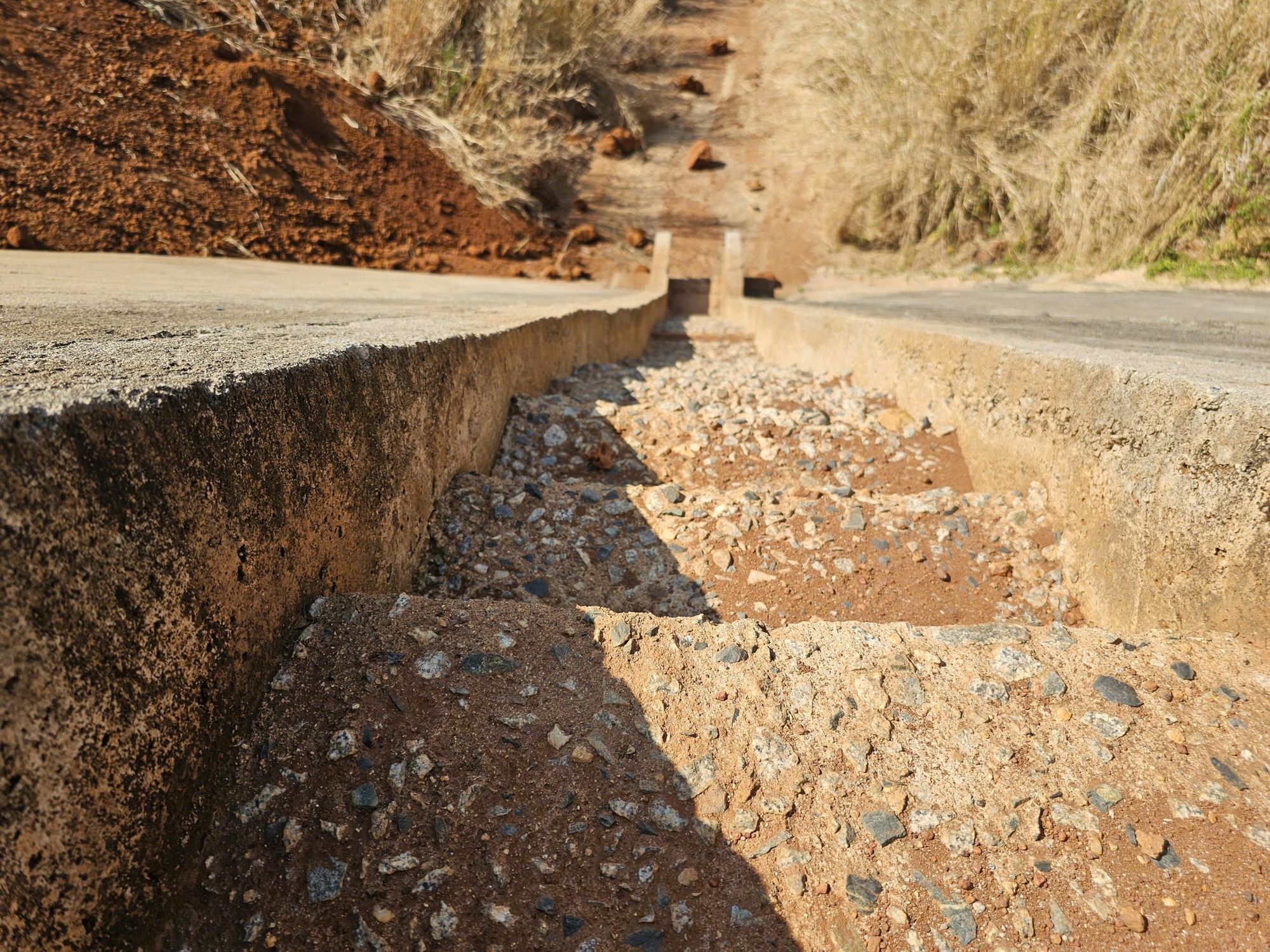 Dự án 60 tỉ đồng ở Quảng Ngãi xuống cấp nghiêm trọng sau khi hoàn thành - Ảnh 2. Dự án 60 tỉ đồng ở Quảng Ngãi xuống cấp nghiêm trọng sau khi hoàn thành - Ảnh 2.