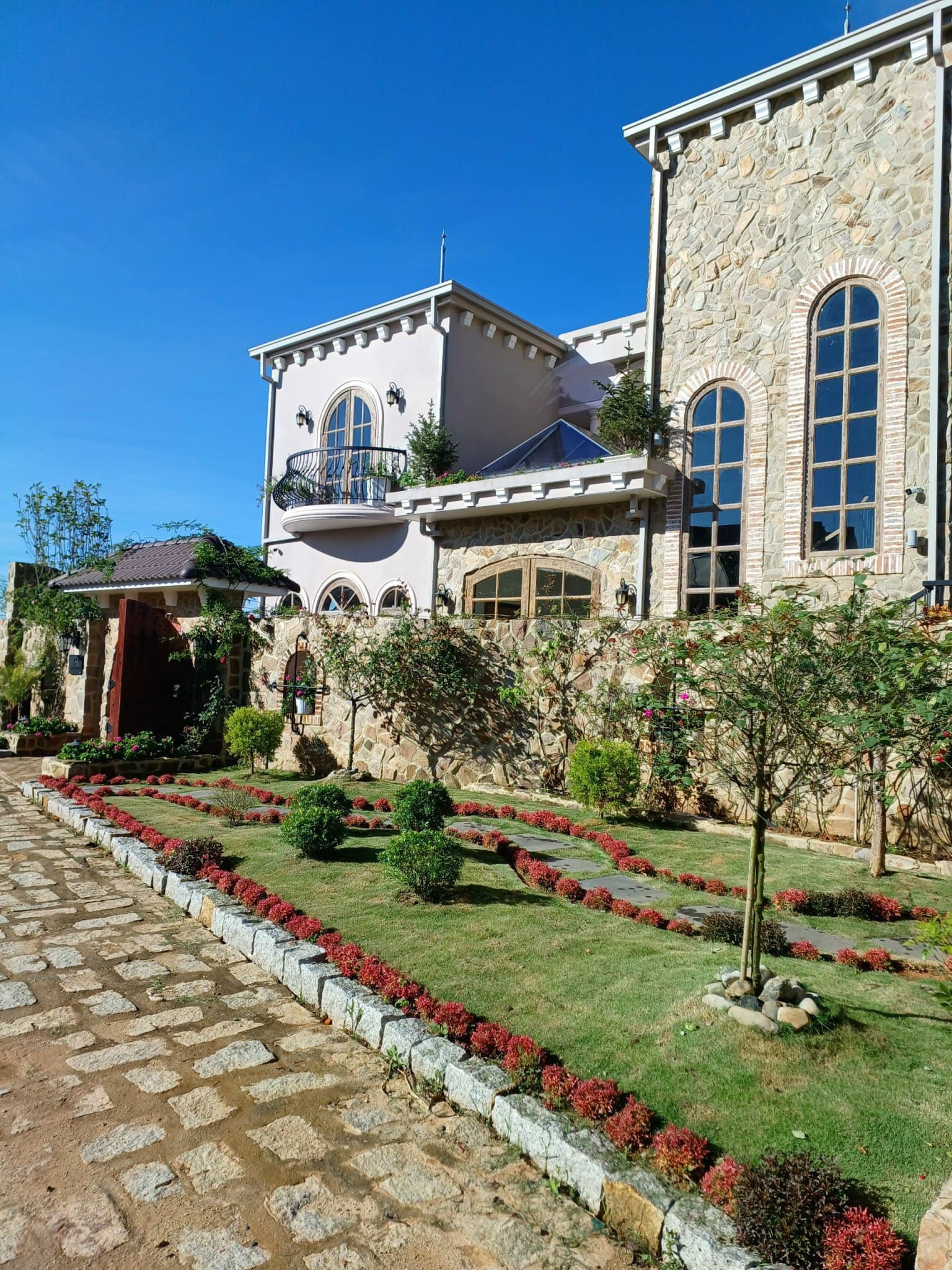 - Ảnh 4. - Ảnh 4.