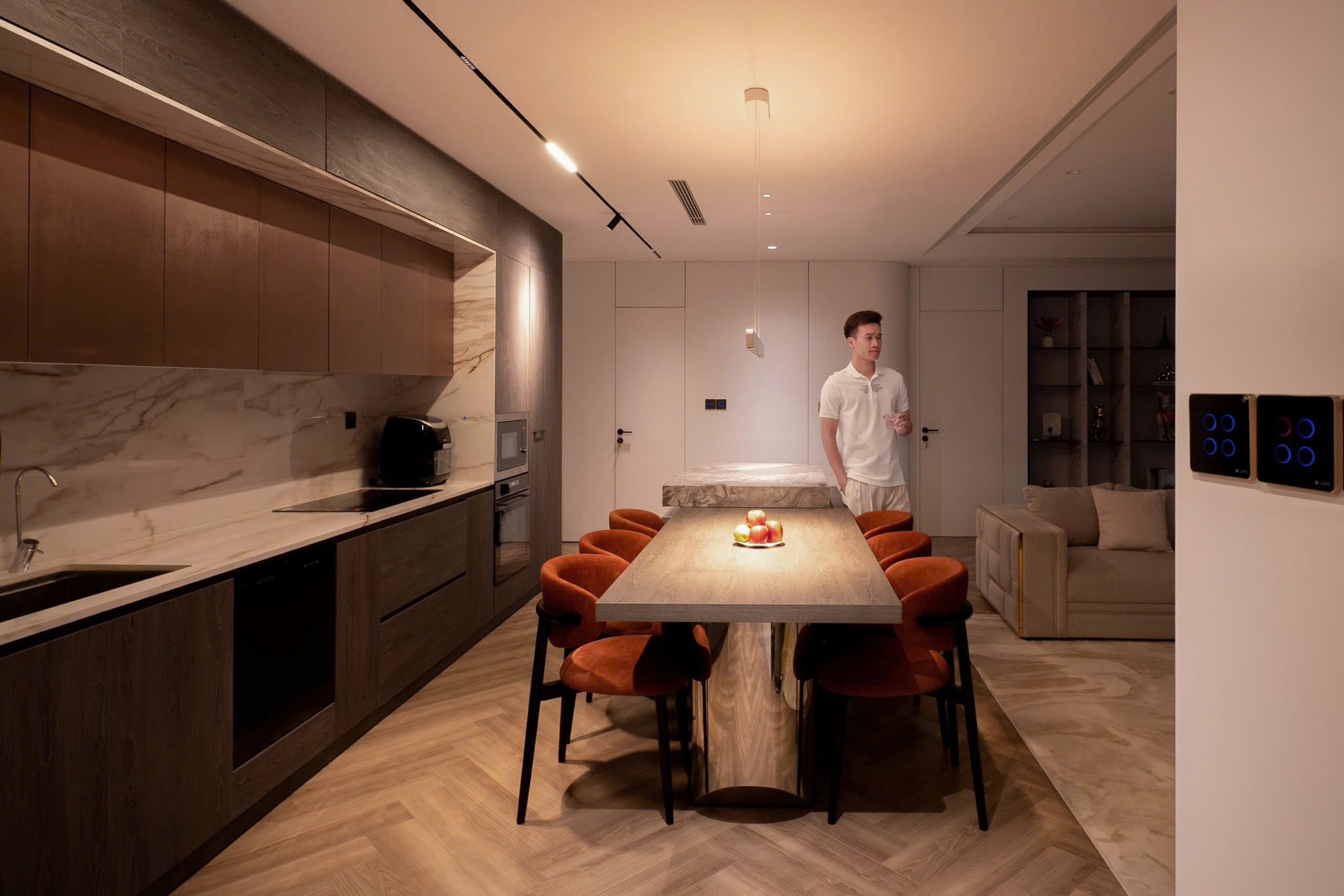 Cận cảnh căn hộ hơn chục tỷ sang - xịn mới tậu của "Quả bóng vàng" Hoàng Đức, sẵn sàng cho cuộc sống hôn nhân - Ảnh 6. Cận cảnh căn hộ hơn chục tỷ sang - xịn mới tậu của "Quả bóng vàng" Hoàng Đức, sẵn sàng cho cuộc sống hôn nhân - Ảnh 6.