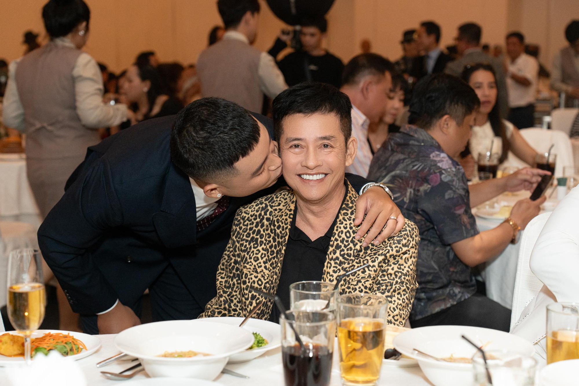 Con trai NS Tấn Beo có tin vui sau 1 tuần tổ chức đám cưới?- Ảnh 4. Con trai NS Tấn Beo có tin vui sau 1 tuần tổ chức đám cưới?- Ảnh 4.