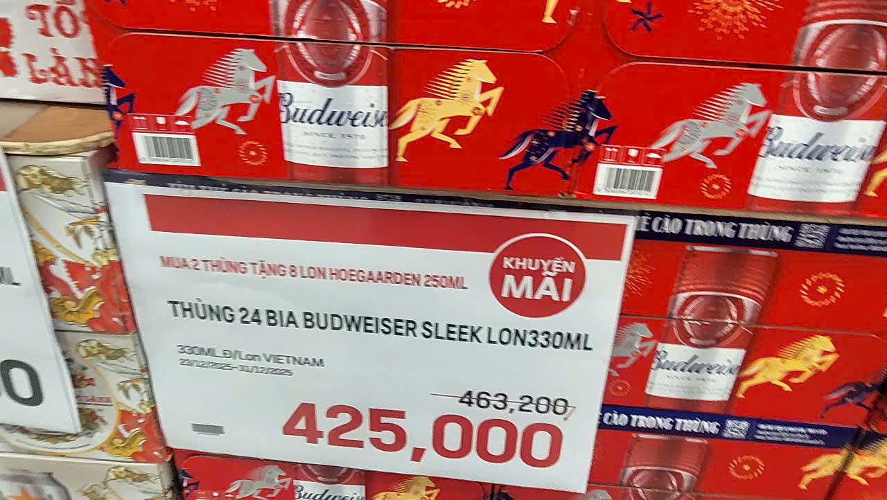 Bia Tết 2026 khuyến m&atilde;i hấp dẫn nhưng vẫn ế kh&aacute;ch trong m&ugrave;a lễ hội - Ảnh 3.