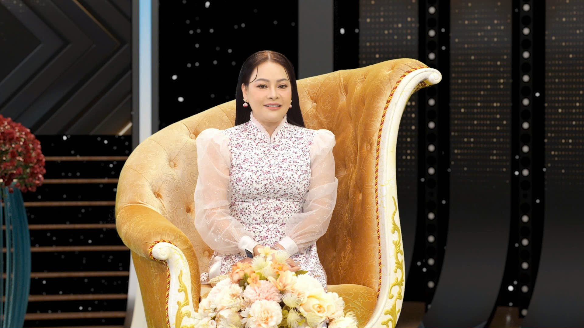 Ca sĩ Đ&ocirc;ng Đ&agrave;o khoe &ldquo;vật may mắn&rdquo; trị gi&aacute; 6 chỉ v&agrave;ng, mang tới nhiều show, c&aacute;t-x&ecirc; cao - Ảnh 2.