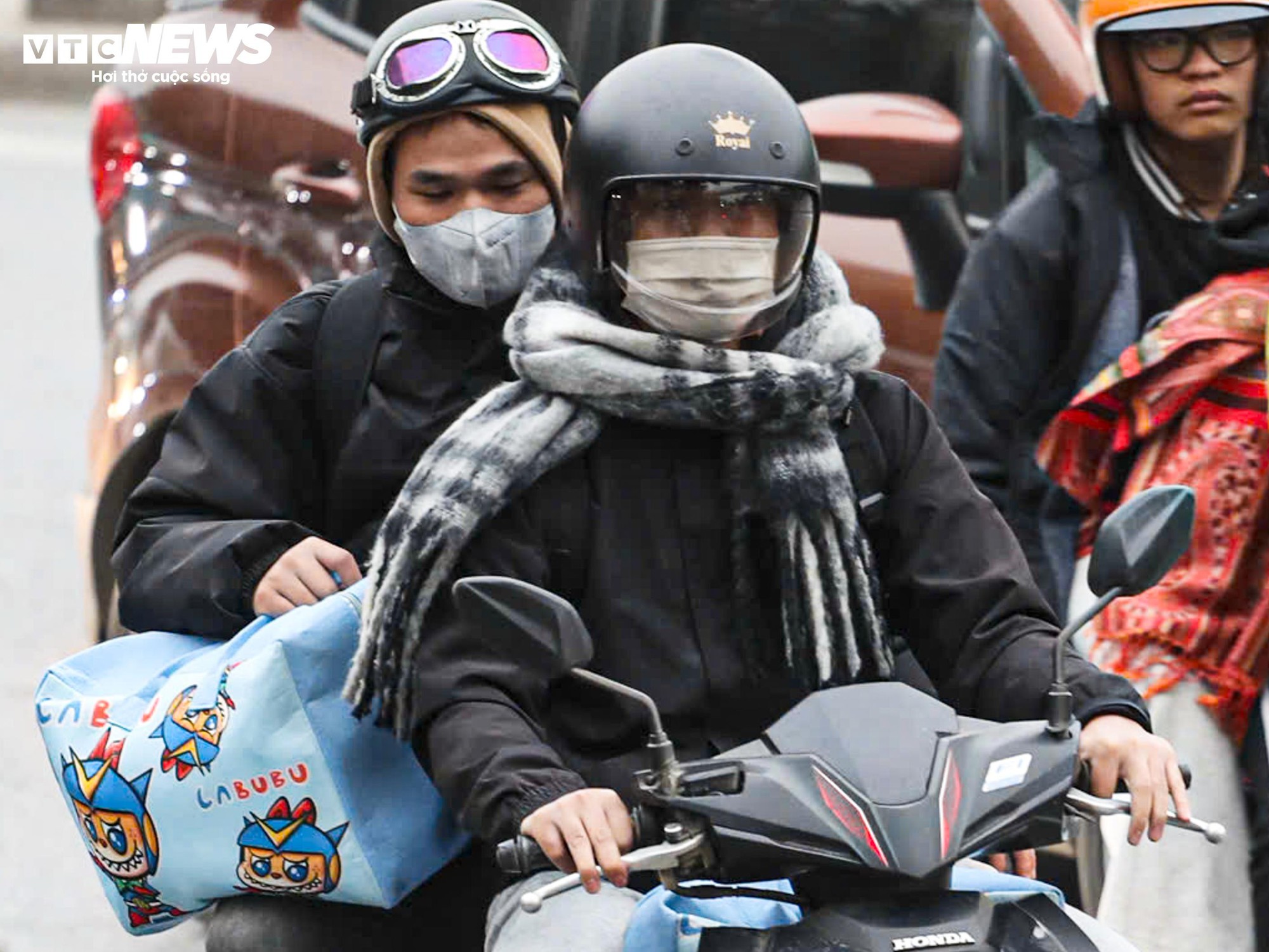 Người d&acirc;n &ugrave;n &ugrave;n trở lại H&agrave; Nội giữa kỳ nghỉ Tết Dương lịch 2026 - Ảnh 11.