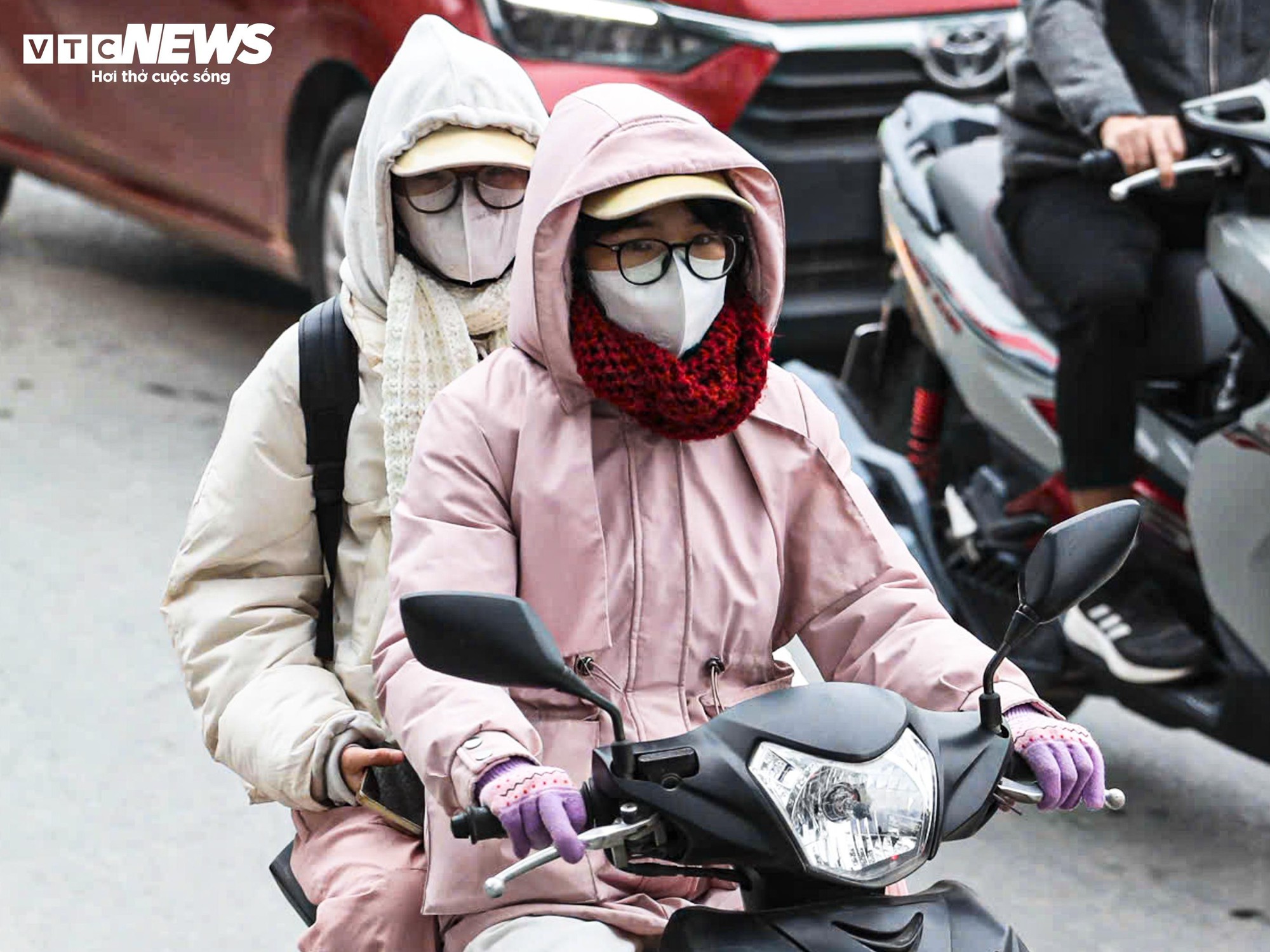 Người d&acirc;n &ugrave;n &ugrave;n trở lại H&agrave; Nội giữa kỳ nghỉ Tết Dương lịch 2026 - Ảnh 12.